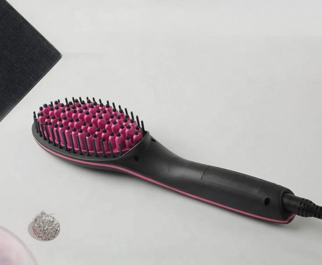 Anti-static brush reducing frizz and flyaways