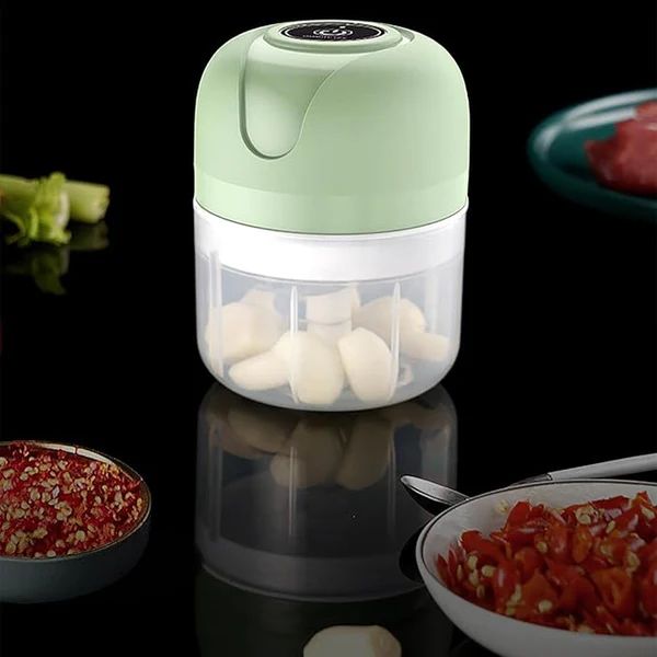 One touch operation of the garlic chopper
